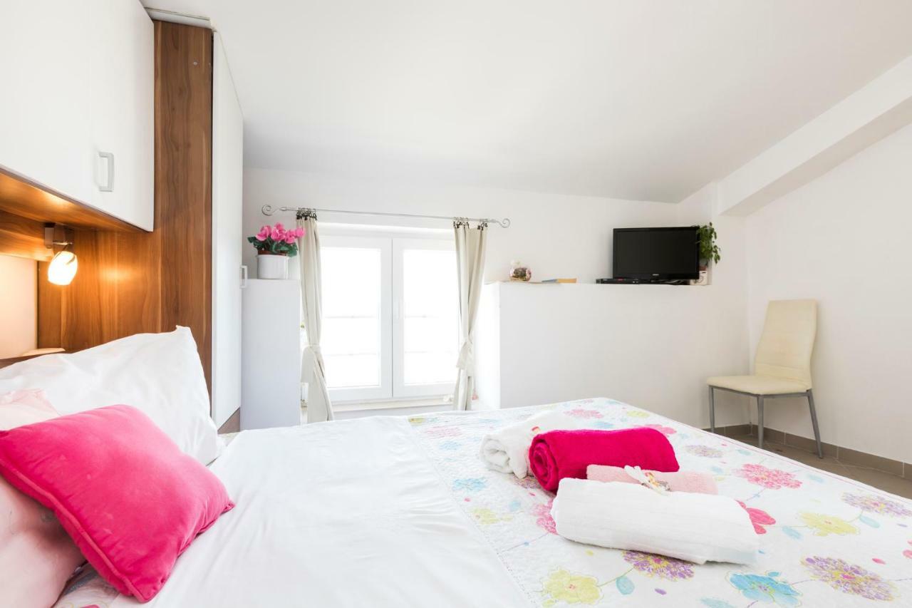 Apartments And Rooms Roberto B. Valun Luaran gambar