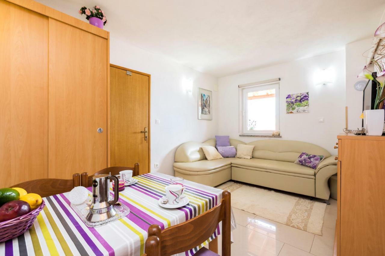 Apartments And Rooms Roberto B. Valun Luaran gambar